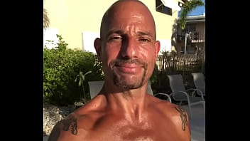 HARDBODY ITALIAN OUTSIDE AT THE POOL