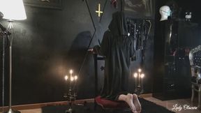 THE NUN MASTURBATES HERSELF IN FRONT OF THE CROSS