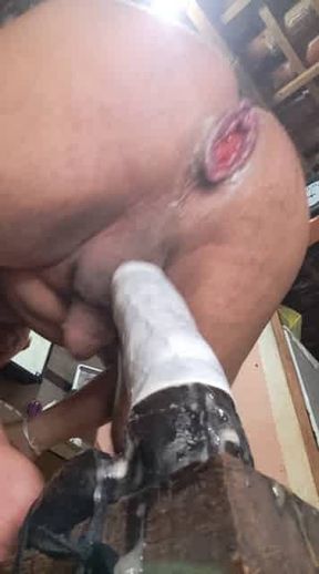 Meu cuzinho recebendo um pau de 27 CT todo no cuzinho