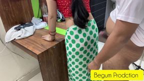 Tharki tailor bhabhi ka ek inch naapne laga aur khoob chudai kari