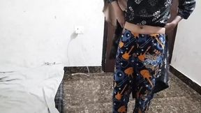 Naukrani ko burkha mi hi pakad ke jabar dasti pela