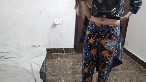 Naukrani ko burkha mi hi pakad ke jabar dasti pela