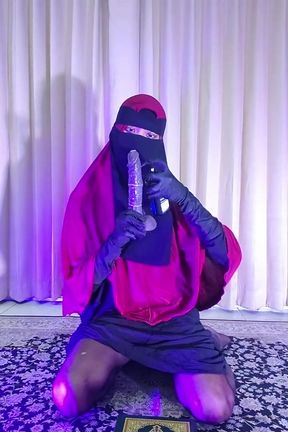 Arab Crossdresser Fuck Dildo