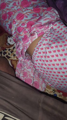 Desi Wife Pussy Fuck in Morning Chetting Moaning Sex