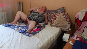 girlfriend with big hairy cunt masturbates with toys
