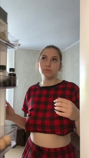 Nip slip in a midnight fridge raid