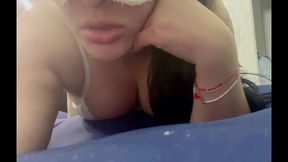 teniendo sexo con latina milf mexicana culona en mini falda le meto un dildo por el ano vecina caliente la masturban hasta que se viene y le chupan la vagina y se la follan en doggy style