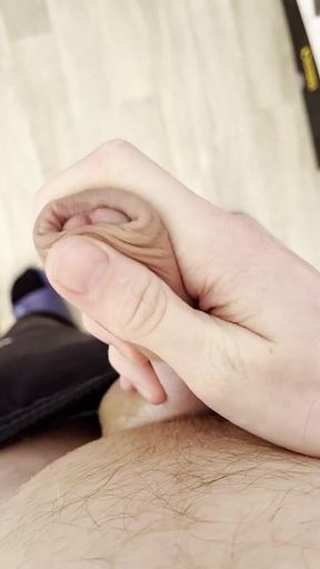 Amateur Twink Cumming Hard and Fucking Himself with a Huge 21cm Dildo