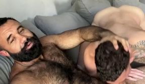 un lobo alfa persa follando con Chris Papi