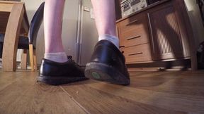 Chelsea School Shoes Hand Trample FLOOR CAM