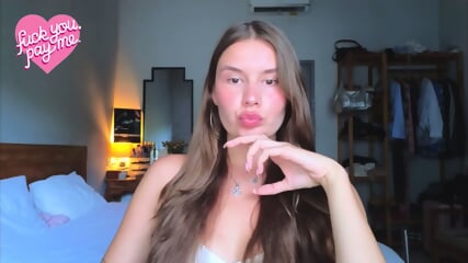 Iris pretty face, pretty feet