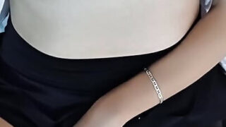 Una belleza de apenas 18 años recibe una profunda penetración anal con un final cremoso