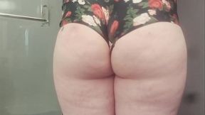 T-Girl Beatrix Shakes Her Bouncy Bubble Butt For The Camera