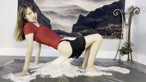 Skirt vs. Glue – The Stretch That Never Ends (4K) Zura