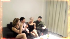 con mi hermanastra nos trajimos a dos sex toys del boliche ,otra noche de orgia
