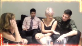 con mi hermanastra nos trajimos a dos sex toys del boliche ,otra noche de orgia