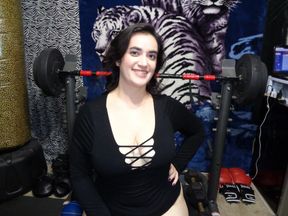 NATURAL BUSH BIG BREAST BBW MILF GETS A BUSH PIE
