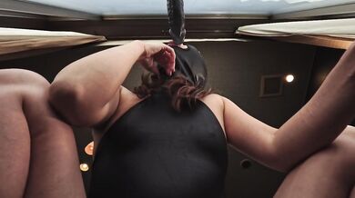 インストラクター杏子　ステージ衣装・全頭マスクで極太ディルドフェラ　ローアングル