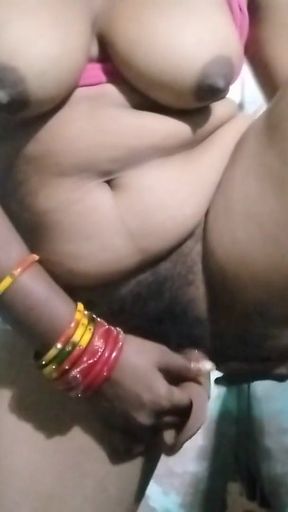 Bhabhi ji aaj to tayar hoke bahut sexy hot ban ke aapni choot ki pyas bujati huye   Clip 1
