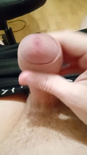 My girlfriend says that I should not fuck her in the mouth in the morning, but fuck my hand  #10