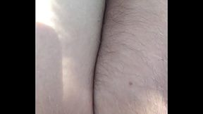 Enfiando caneta no cu peludo