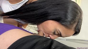 Mi Madrastra Lavando y Limpiando con su Gran Culo Delicioso