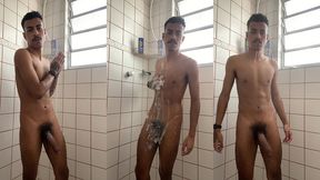 novinho tomando banho