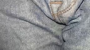 Pa&ntilde_al de tela orinado con pantalon jeans marca tenis y m&uacute_ltiples orgasmos