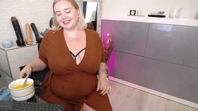 Mukbang with masturbating