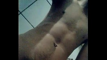 Baianinho batendo uma punheta bem gostosa