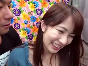 Can you catch a solo ramen lady by picking her up in a ramen store? Kotomi (21) is a beautiful office worker who stands out in a ramen shop!