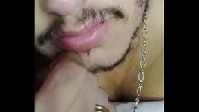 Bateu Punheta do meu lado e Achou que ia ficar por isso mesmo - Gozou no meu rosto