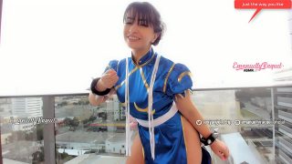 JOI ساخن من لاعبة تنكرية عاهرة ترتدي زي Chun-Li من لعبة Street Fighter