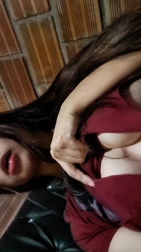 Horny Babe Fingers Herself to Orgasm