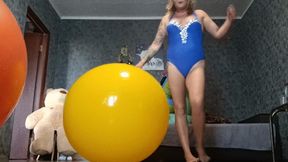 girl in swimsuit jumpon physioballs