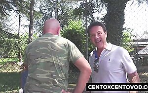 Doppia penetrazione per cicciottella di Brescia da un nero in orgia CXC