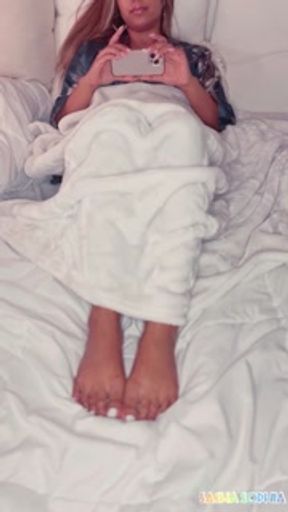 Sexy Pinay MILF Sasha Sophia Moisturizing Feet &amp; Squirting To Lesbian Porn!!