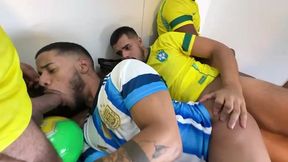 walterguess - surucopa - gangbang no ritimo da copa - jogadores dotados entrando com bola e tudo.