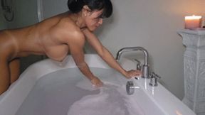Ember Snow- Fuck Me in the Bathtub Sunday Solo