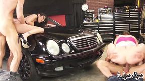 buff & robust mechanics bang milf sara jay & dava foxx!