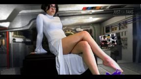 Vault Release: Royal Leg Tease