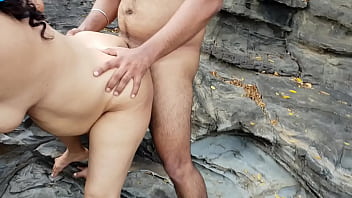 Indian housewife fucked by husband&#039_s friend on Goa Beach