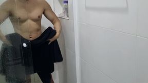 vizinha curiosa me viu no banho gozei na cara dela