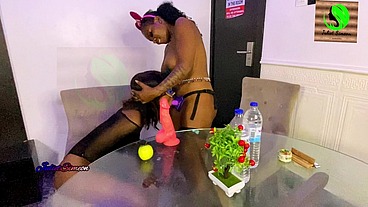 She has a lovely pussy: I can’t stop thinking of it
