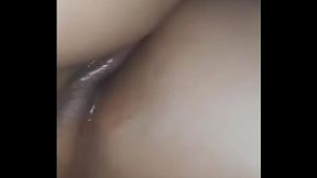 chapina caliente mojada mientras recibe delicioso anal