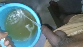 Desi lady boy sissy ki Kali chhutti masterbation aunty ki pantry pahan ke