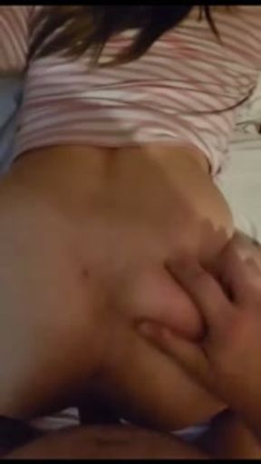 Mon demi frère me montre comment il baise