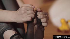 ”THE LIFE EROTIC Charming teen rips her pantyhose open & masturbates to an orgasm”