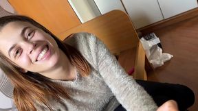 ele trabalhando no computador nao resistiu minha chupada e enfiou a rola