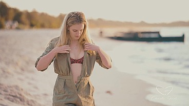 Making Out During The Beach Sunset! Charlie Forde & Olive Gee Make Out
